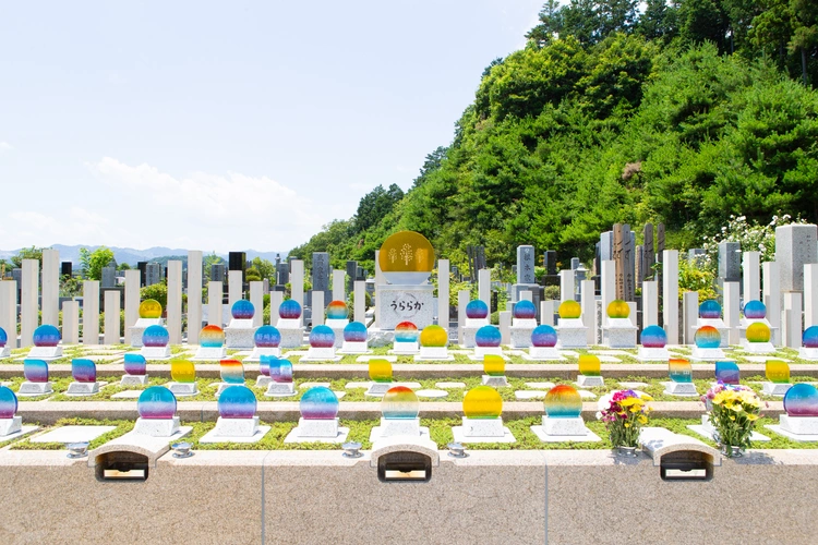 西多摩郡日の出町 秋川霊園　ガラスの樹木葬